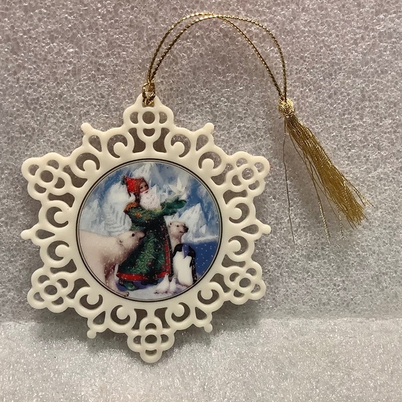 Lenox Porcelain Pierced Snowflake Christmas Ornament Santas Gift of Peace - Picture 1 of 7